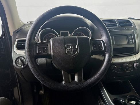 Used 2018 Dodge Journey SE image 12