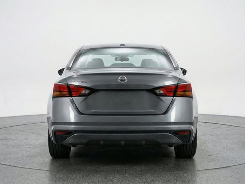 Used 2025 Nissan Altima 2.5 SV FWD image 7