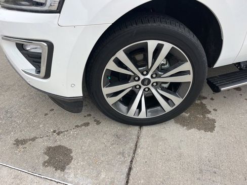 Used 2021 Ford Expedition Limited image 28