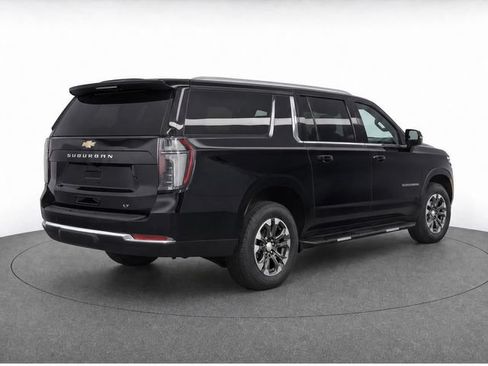 Used 2025 Chevrolet Suburban LT w/ Comfort Package RWD image 7