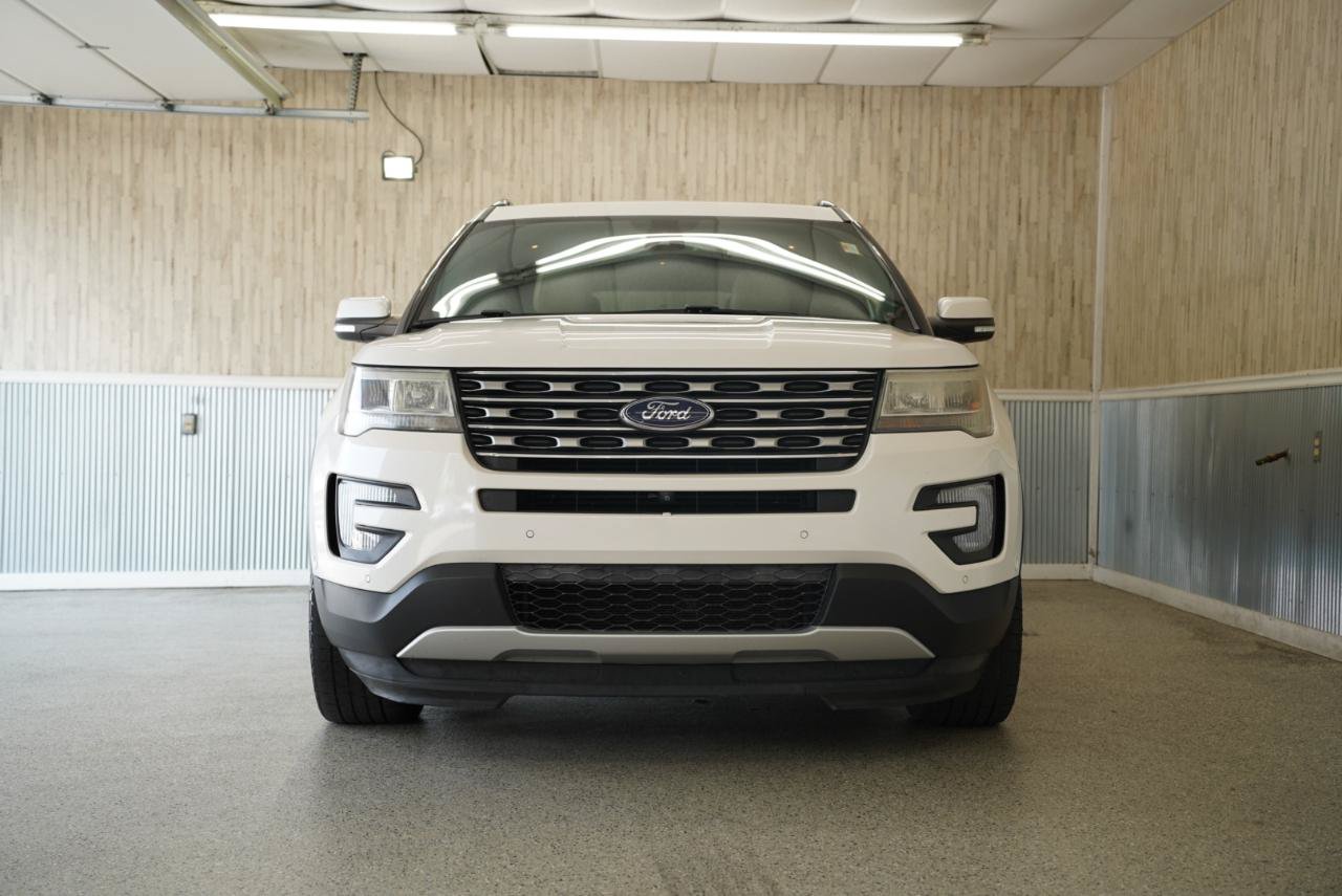 Used 2017 Ford Explorer Limited w/ Equipment Group 301A FWD image 2