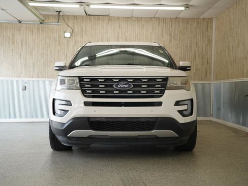 Used 2017 Ford Explorer Limited w/ Equipment Group 301A FWD image 2