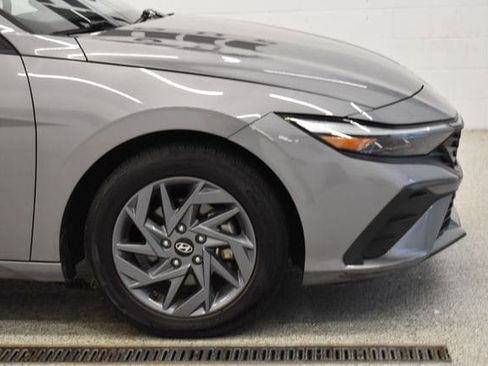Used 2024 Hyundai Elantra SEL FWD image 13