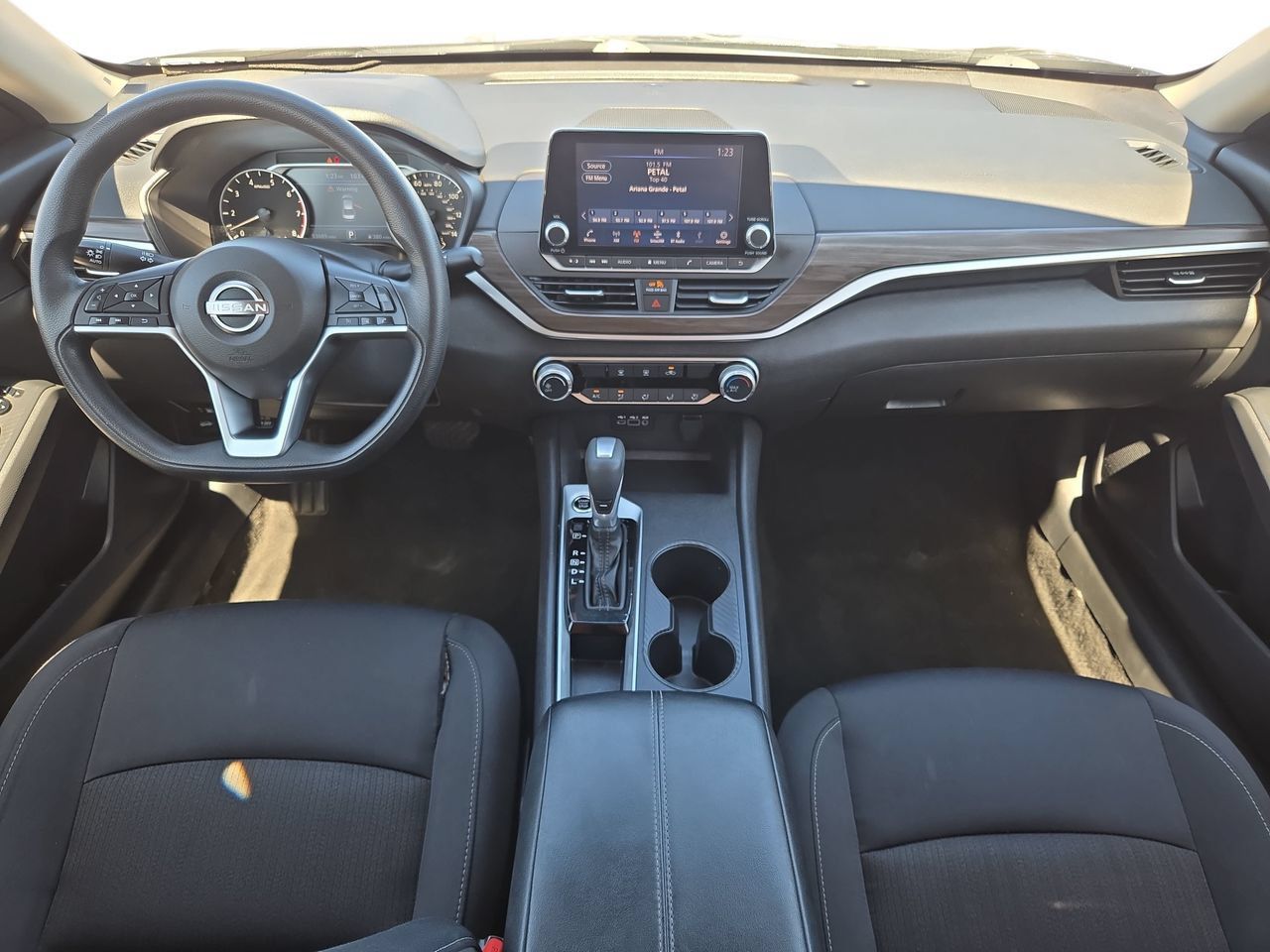 Used 2025 Nissan Altima 2.5 SV FWD image 9