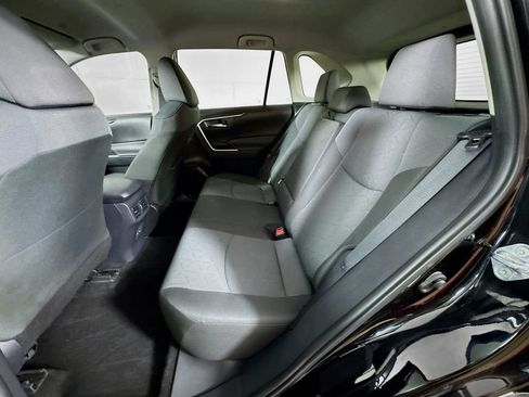 Used 2025 Toyota RAV4 XLE FWD image 28