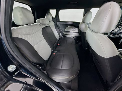 Used 2015 Kia Soul + FWD image 25