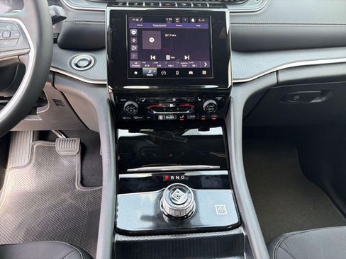 New 2026 Jeep Grand Cherokee L 4WD image 25