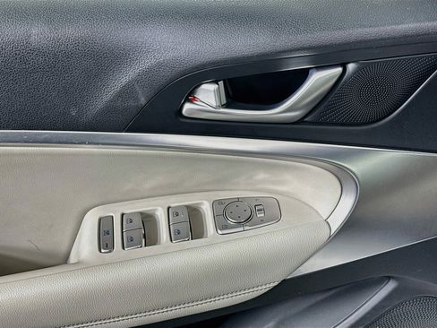 Used 2025 Genesis G70 2.5T RWD image 15