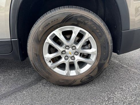 Used 2018 Chevrolet Traverse LT FWD image 11