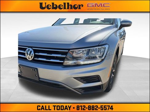Used 2021 Volkswagen Tiguan SE w/ Panoramic Sunroof Package FWD image 15