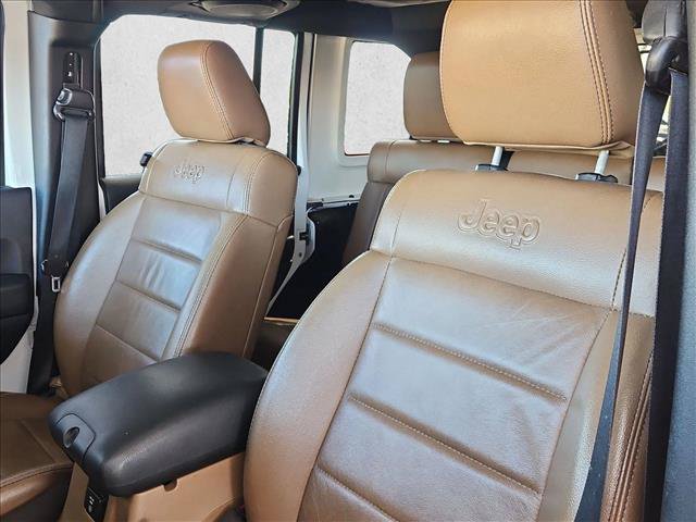 Used 2011 Jeep Wrangler Unlimited Sahara w/ Connectivity Group AWD/4WD image 14