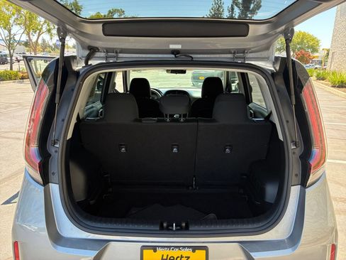 Used 2025 Kia Soul LX w/ LX Technology Package FWD image 28