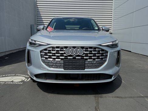 Used 2025 Audi Q5 Premium Plus w/ Premium Plus AWD/4WD image 6