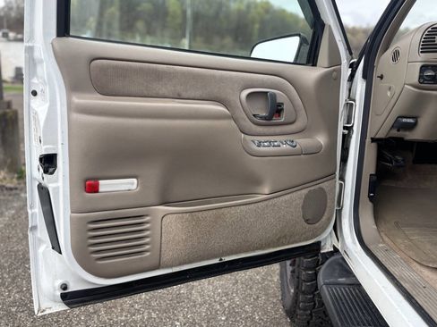 Used 1997 Chevrolet Tahoe 4WD w/ Preferred Equipment Group 3 image 10