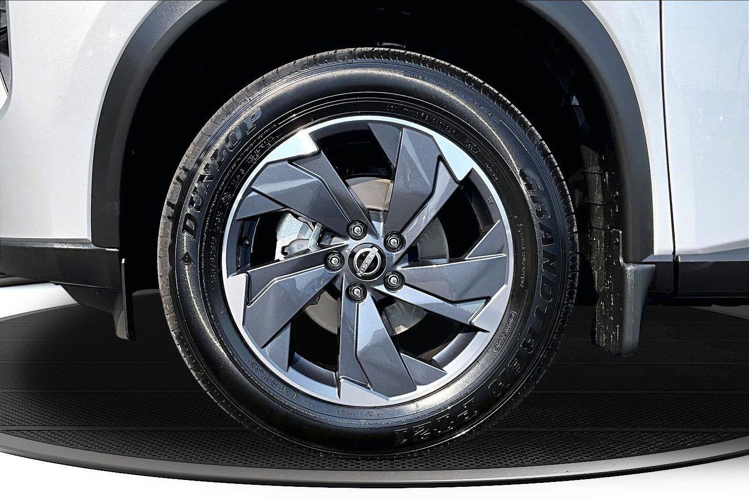 Used 2025 Nissan Rogue SV AWD/4WD image 35
