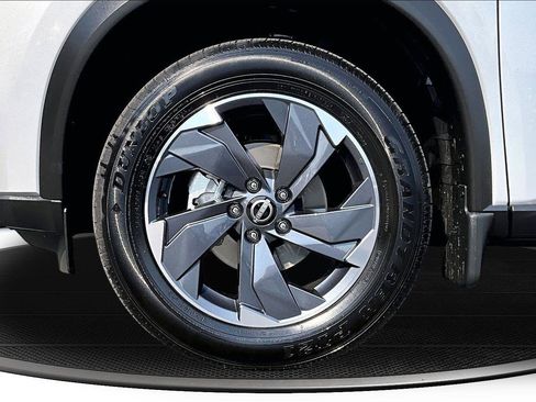 Used 2025 Nissan Rogue SV AWD/4WD image 35