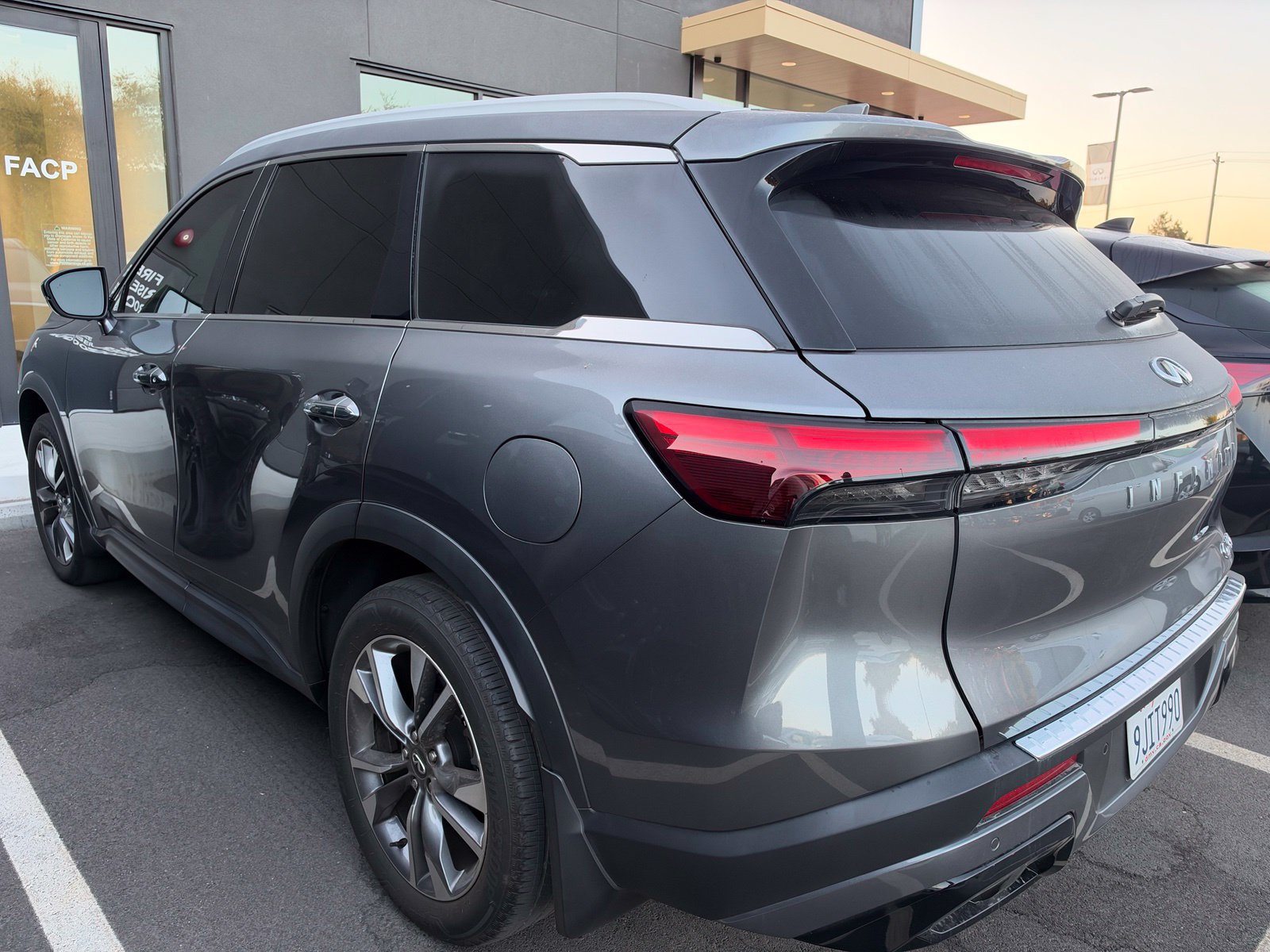 Used 2023 INFINITI QX60 Luxe w/ Cargo Package FWD image 4