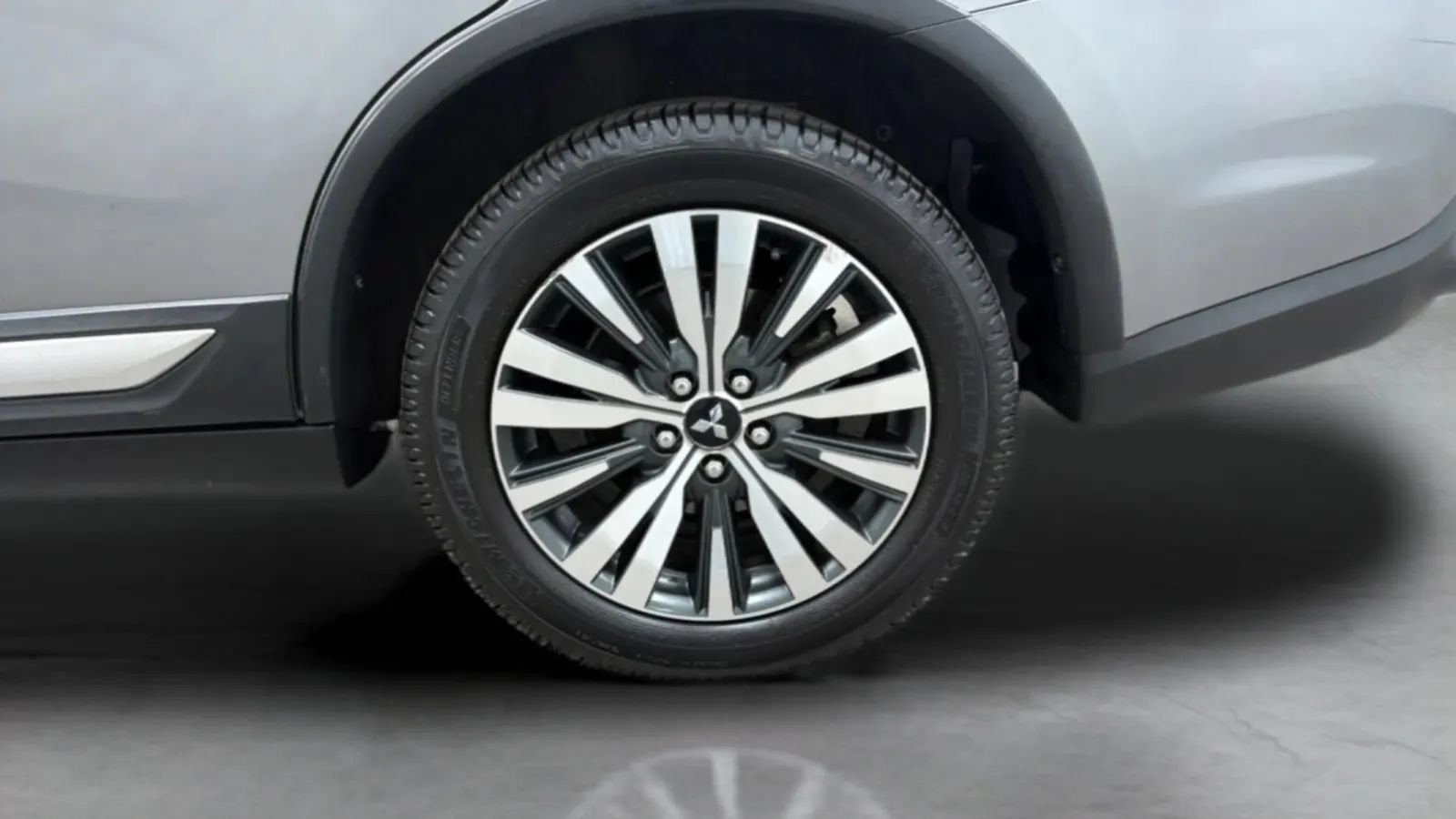 Used 2019 Mitsubishi Outlander SEL AWD/4WD image 28