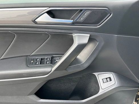 Certified 2022 Volkswagen Tiguan SE R-Line image 21