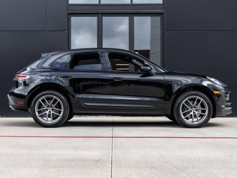 Certified 2026 Porsche Macan AWD/4WD image 12
