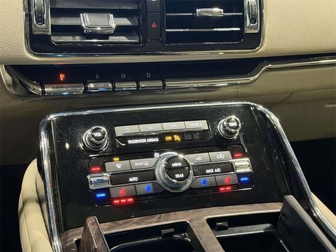 Used 2021 Lincoln Navigator Reserve image 16