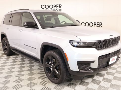 Used 2023 Jeep Grand Cherokee L Laredo AWD/4WD image 1