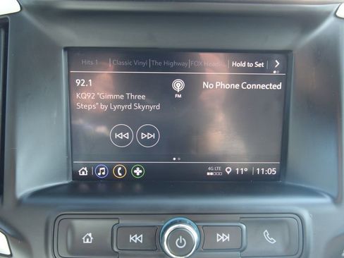 Used 2024 GMC Terrain SLE image 30