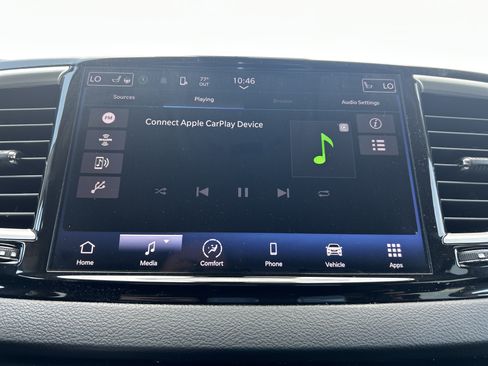 Used 2023 Chrysler Pacifica Touring-L FWD image 13