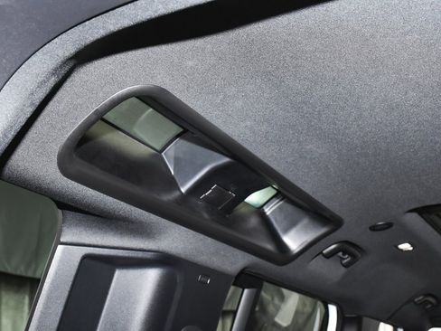 Used 2025 Land Rover Defender 110 S image 49