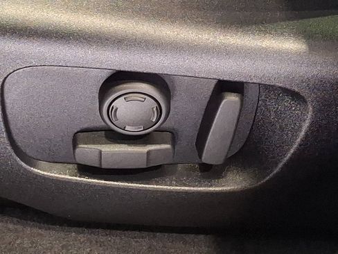 Certified 2026 Land Rover Range Rover Velar Dynamic SE image 25