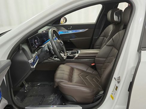Used 2023 BMW 740i RWD image 18