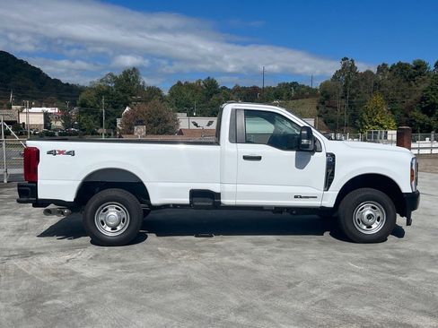 Used 2025 Ford F250 XLT w/ F-250 >10K GVWR Package image 2