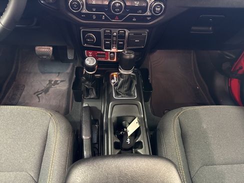 Used 2024 Jeep Gladiator Willys image 20