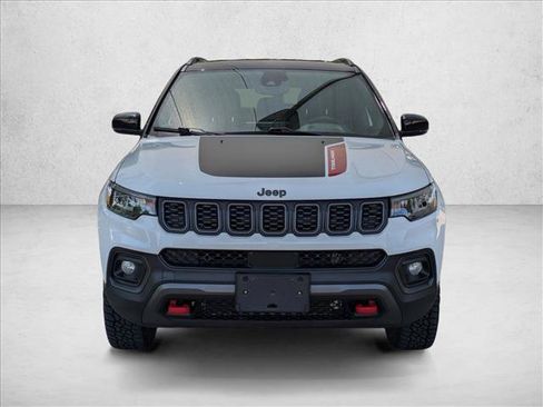 Used 2025 Jeep Compass Trailhawk AWD/4WD image 2