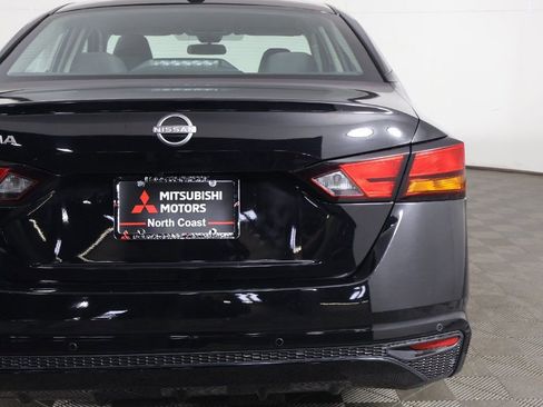 Used 2025 Nissan Altima 2.5 SV FWD image 13