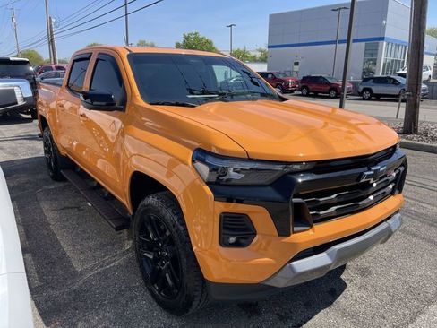Used 2025 Chevrolet Colorado Z71 w/ Technology Package AWD/4WD image 18