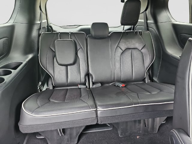 Used 2026 Chrysler Pacifica Limited FWD image 34