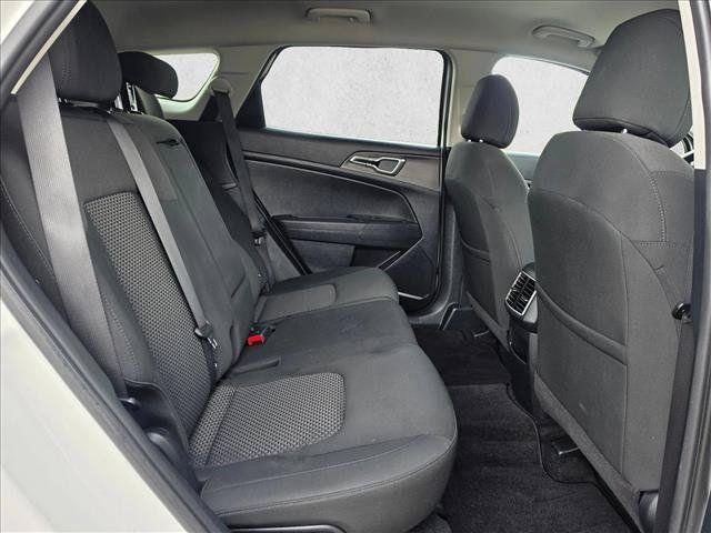 Used 2023 Kia Sportage LX AWD/4WD image 12