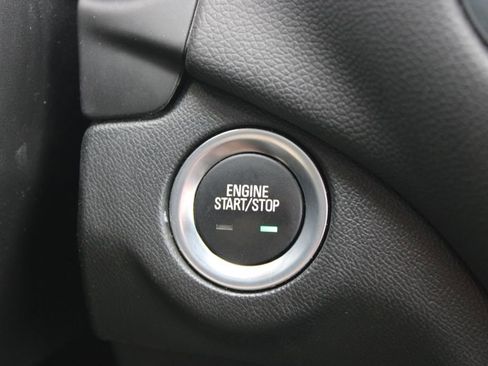 Used 2023 Chevrolet Equinox LT image 40