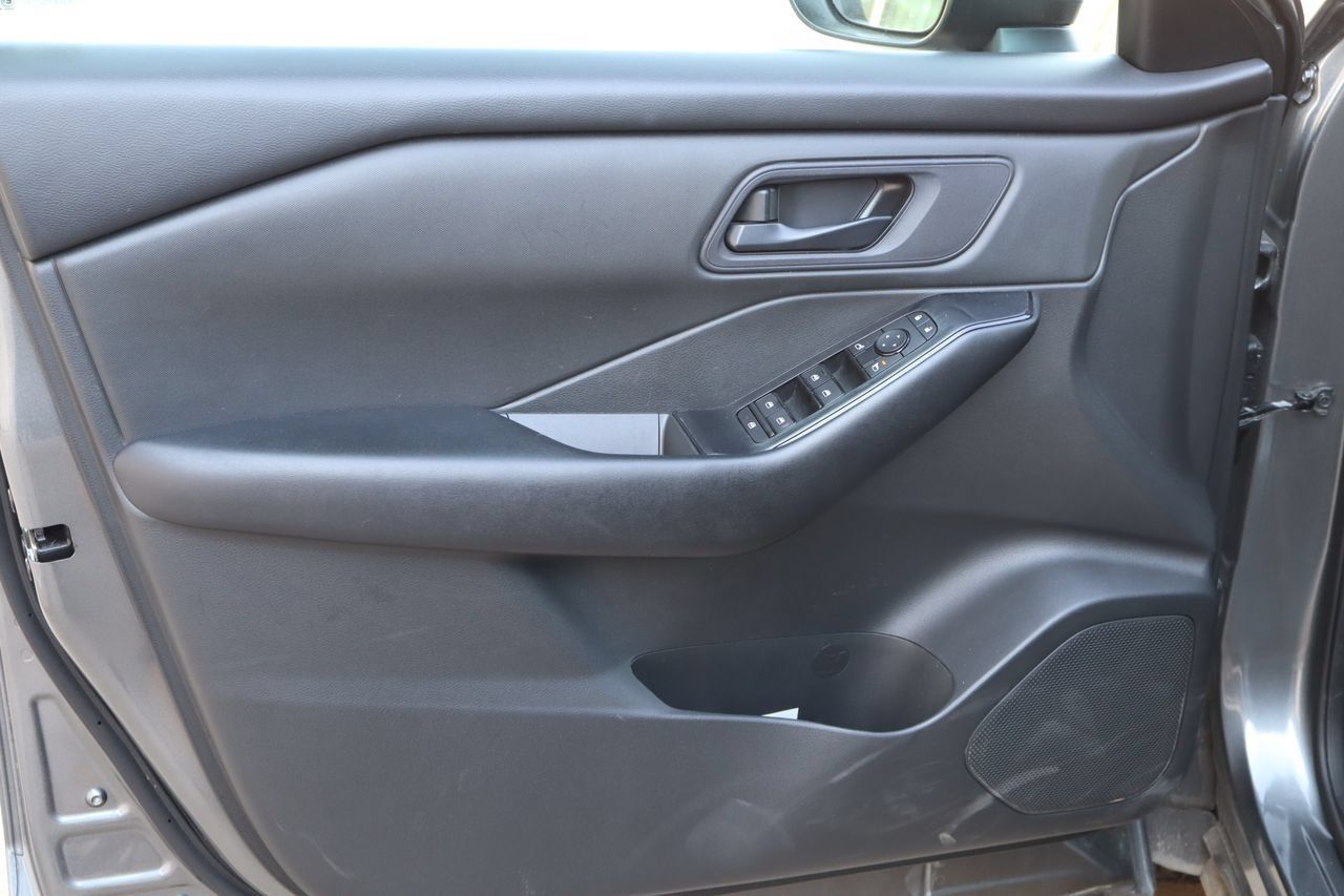 Used 2024 Nissan Rogue S AWD/4WD image 19
