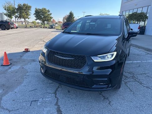 New 2026 Chrysler Pacifica Select image 11