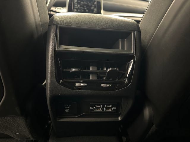 Used 2023 Jeep Grand Cherokee Altitude AWD/4WD image 18