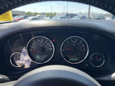 Used 2016 Jeep Wrangler Unlimited Sahara w/ Connectivity Group AWD/4WD image 31