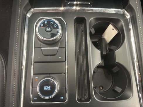 Used 2024 Ford Expedition XLT image 8