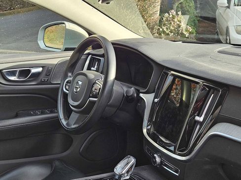 Used 2021 Volvo S60 T8 Inscription w/ Climate Package image 10