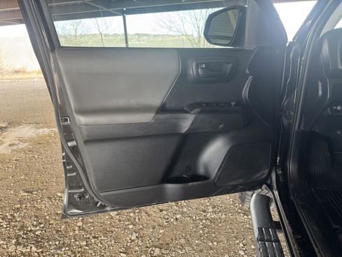 Used 2021 Toyota Tacoma SR w/ SR Convenience Package image 22
