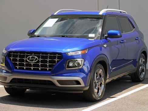 Used 2023 Hyundai Venue SEL FWD image 40