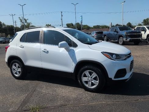 Used 2020 Chevrolet Trax LT w/ LT Convenience Package AWD/4WD image 9