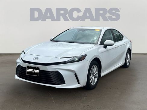 Used 2025 Toyota Camry LE FWD image 3