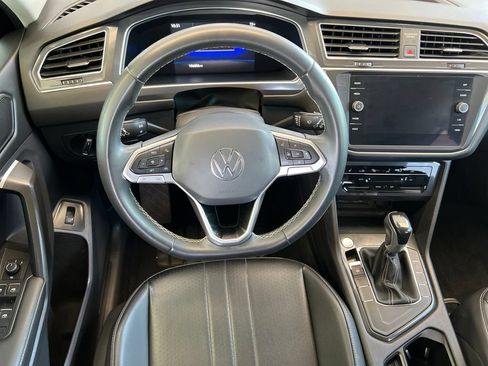 Used 2022 Volkswagen Tiguan SE FWD image 14